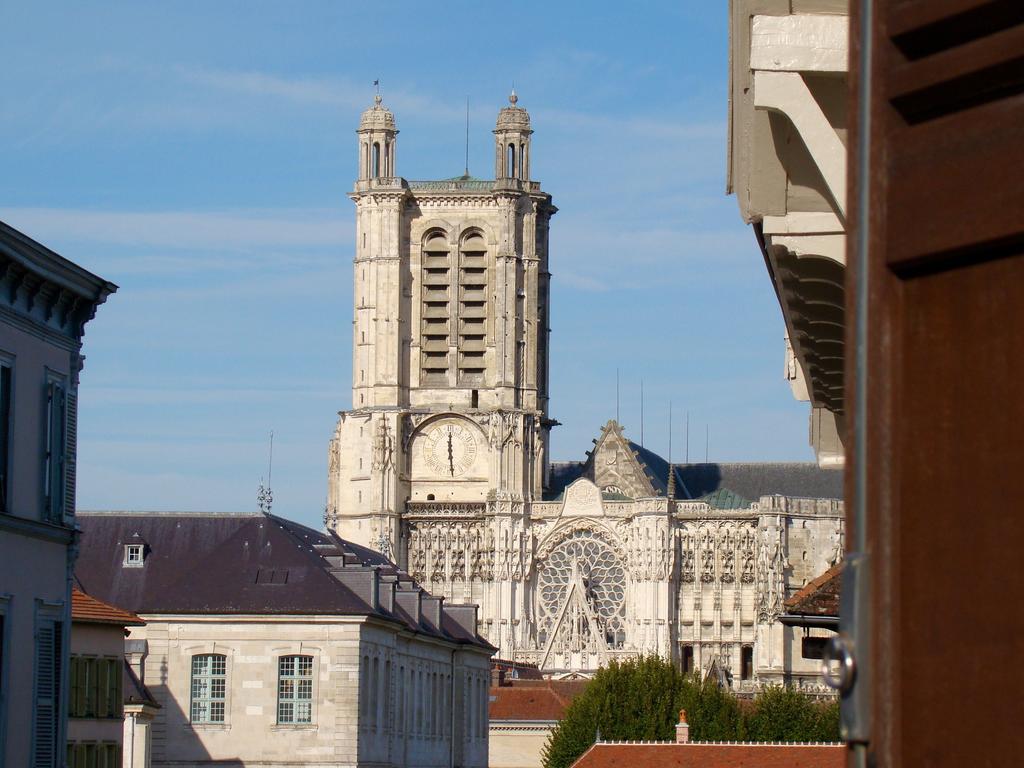 Bel Appartement Coeur De Ville Troyes Bilik gambar